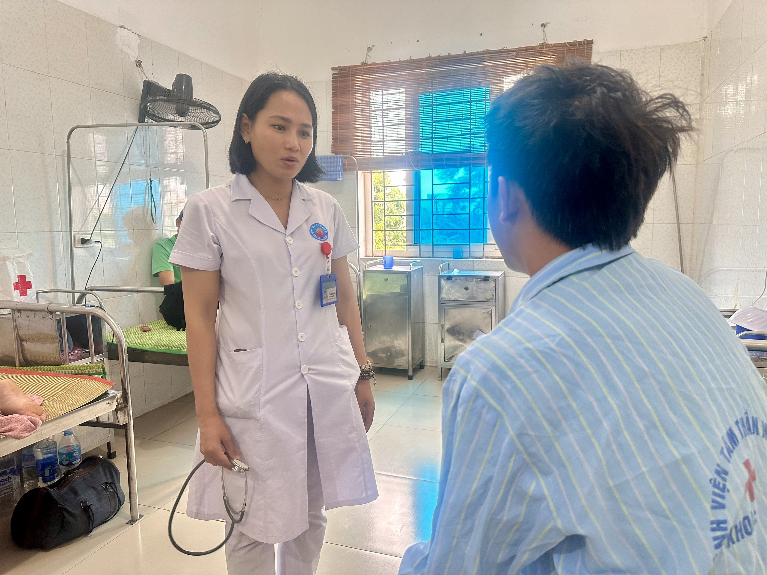 Hút thuốc lá điện tử mỗi ngày, nhiều bạn trẻ nhập viện vì rối loạn tâm thần- Ảnh 1.