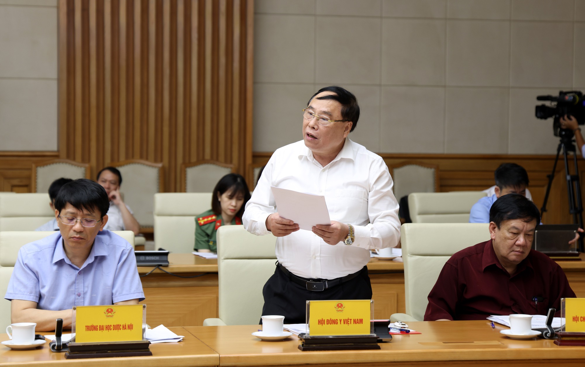 'Phải tổ chức thực hiện, làm sao y dược cổ truyền thực sự phát triển đúng tầm'- Ảnh 4. 'Phải tổ chức thực hiện, làm sao y dược cổ truyền thực sự phát triển đúng tầm'- Ảnh 4.