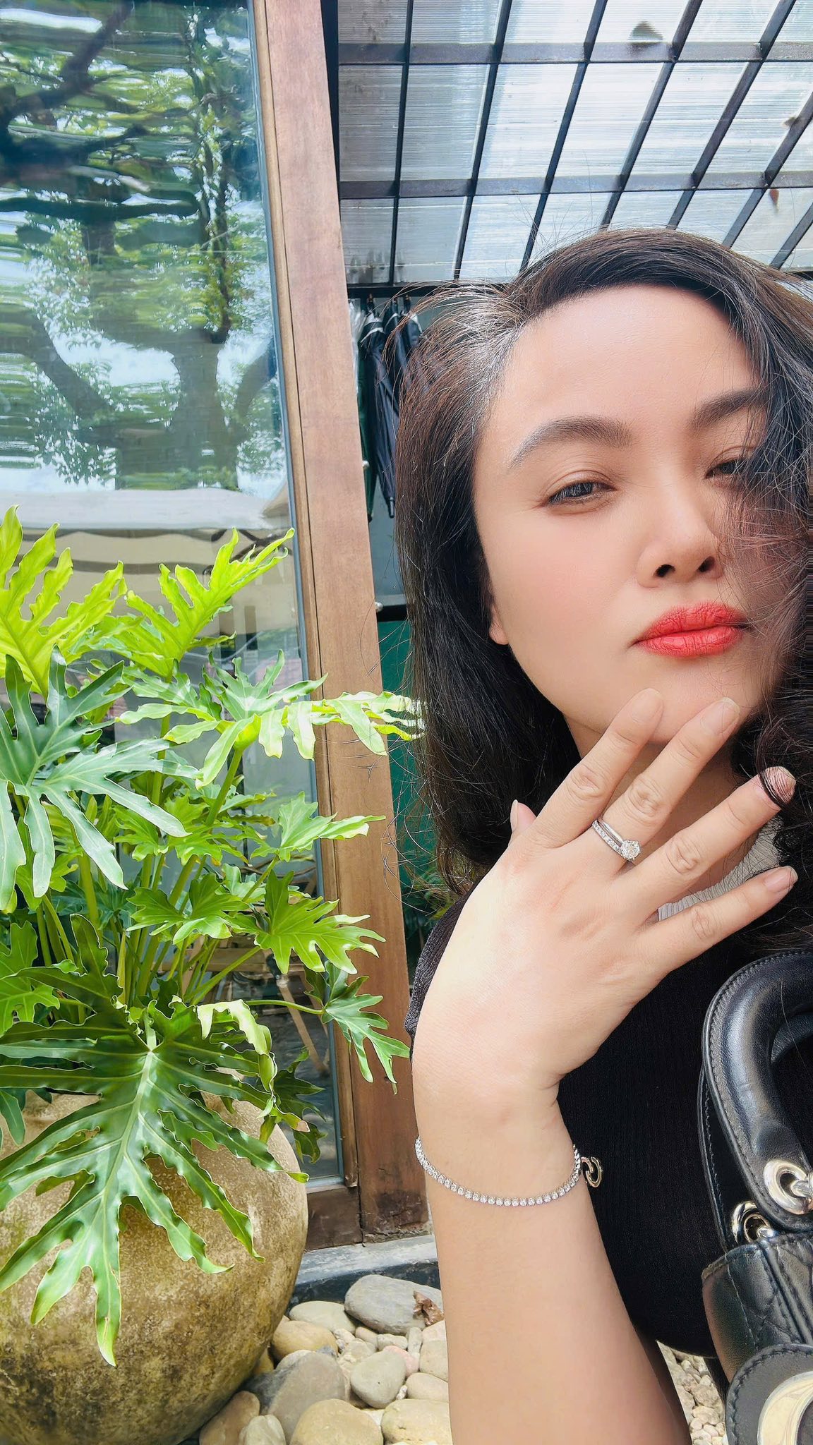 Hoa khôi Hải Phòng - vợ Long Nhật gây bất ngờ với diện mạo trẻ đẹp ở tuổi trung niên- Ảnh 1. Hoa khôi Hải Phòng - vợ Long Nhật gây bất ngờ với diện mạo trẻ đẹp ở tuổi trung niên- Ảnh 1.