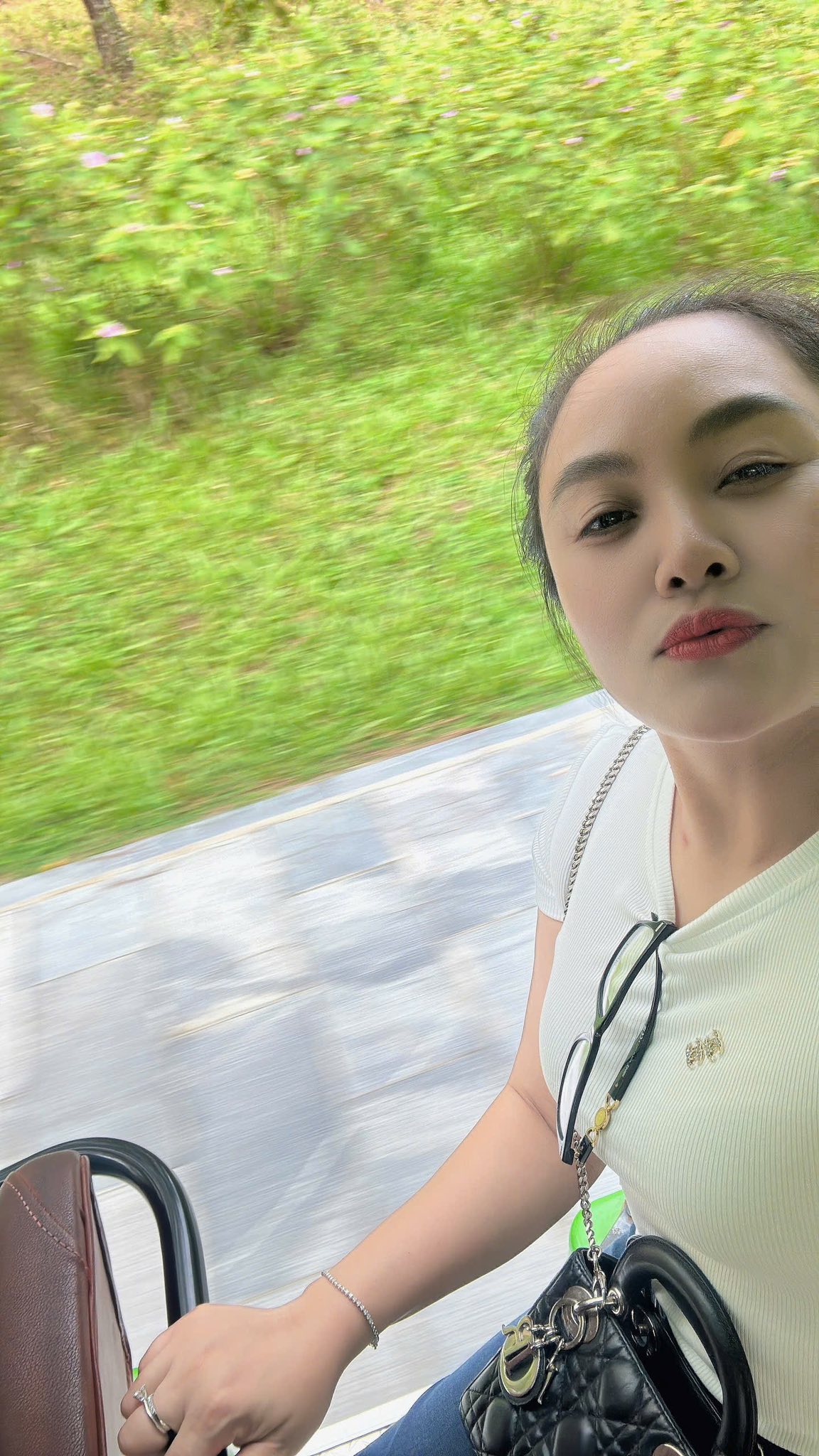 Hoa khôi Hải Phòng - vợ Long Nhật gây bất ngờ với diện mạo trẻ đẹp ở tuổi trung niên- Ảnh 3. Hoa khôi Hải Phòng - vợ Long Nhật gây bất ngờ với diện mạo trẻ đẹp ở tuổi trung niên- Ảnh 3.