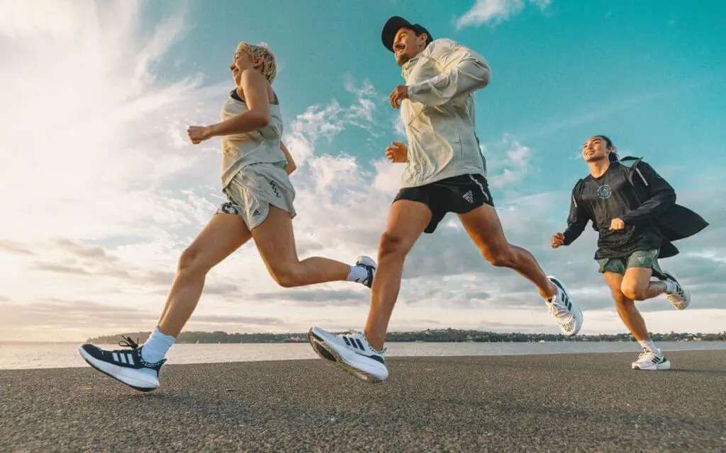 Cảnh báo kiệt sức do chạy bộ, làm gì để phòng ngừa? 1 202309238gkbbpwg 1751725993229 17517259937772084872786 0 0 640 1024 crop 17517260219701344690418