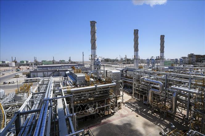 Giá dầu thế giới tăng nhẹ trong khi chờ quyết sách từ OPEC+- Ảnh 1. Giá dầu thế giới tăng nhẹ trong khi chờ quyết sách từ OPEC+- Ảnh 1.