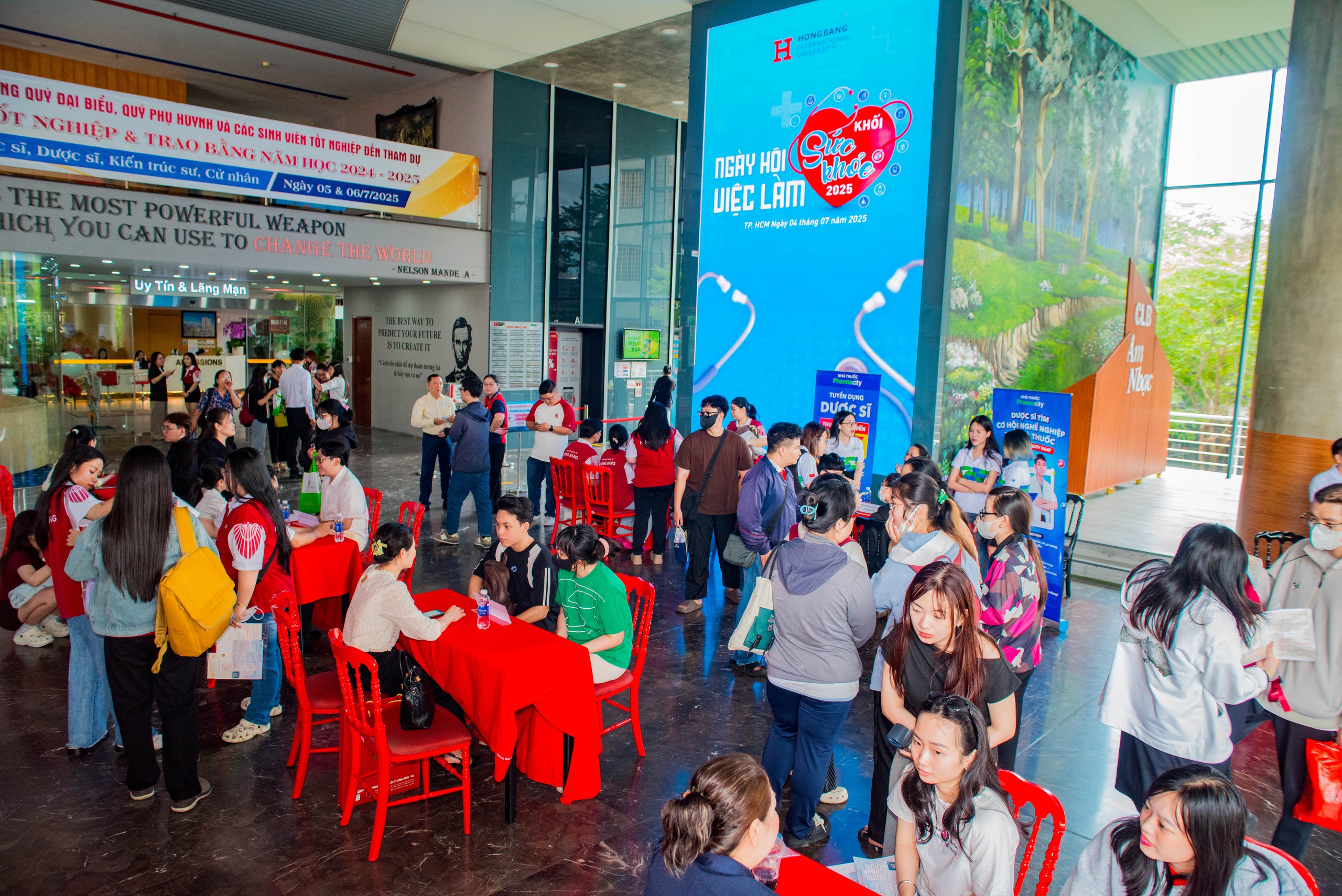 Nhiều bệnh viện 'đặt chỗ' tuyển dụng sinh viên ngành Y trước khi tốt nghiệp- Ảnh 1. Nhiều bệnh viện 'đặt chỗ' tuyển dụng sinh viên ngành Y trước khi tốt nghiệp- Ảnh 1.