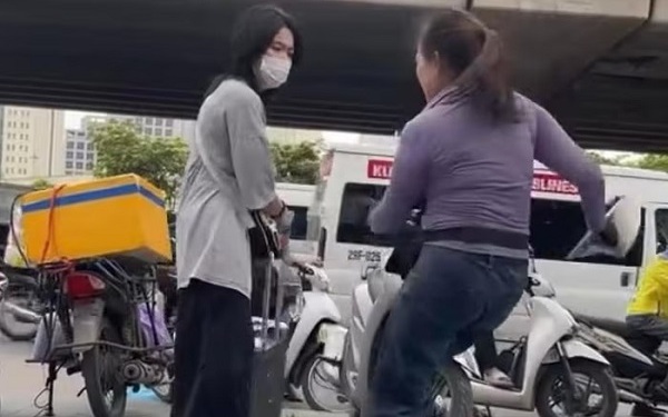 Hà Nội: Công an xác minh cô gái trẻ bị người phụ nữ bán trà đá xua đuổi tại Bến xe Mỹ Đình