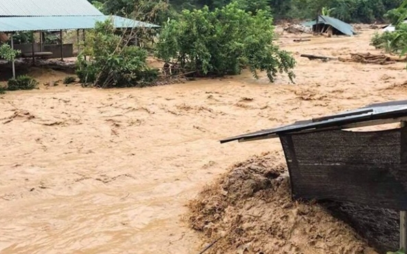 Hàng loạt điểm có nguy cơ lũ quét, sạt lở đất ở Nghệ An và Hà Tĩnh