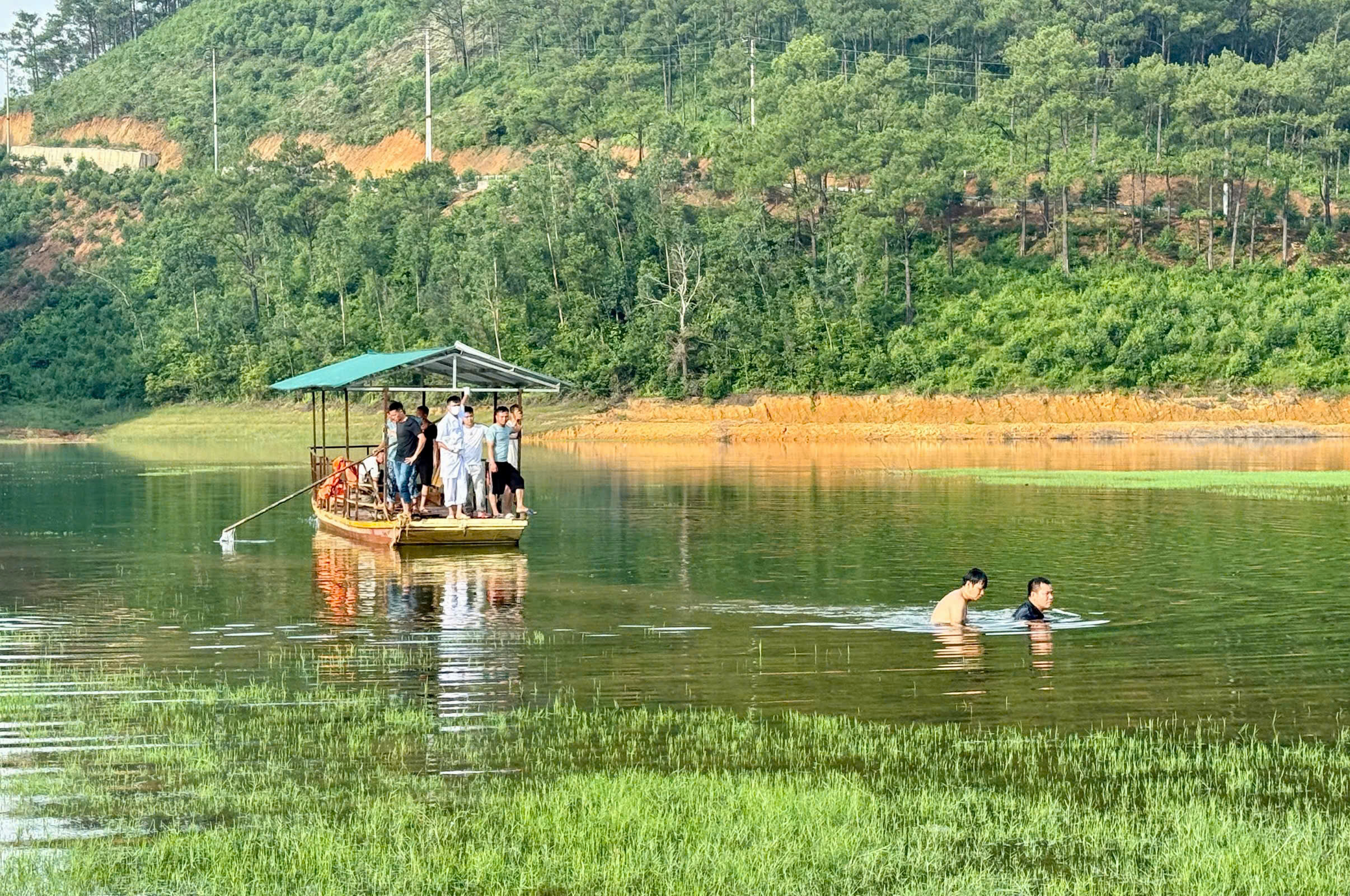 Thương tâm, hai vợ chồng đi chơi trong đêm gặp nạn đuối nước - Ảnh 2. Thương tâm, hai vợ chồng đi chơi trong đêm gặp nạn đuối nước - Ảnh 2.