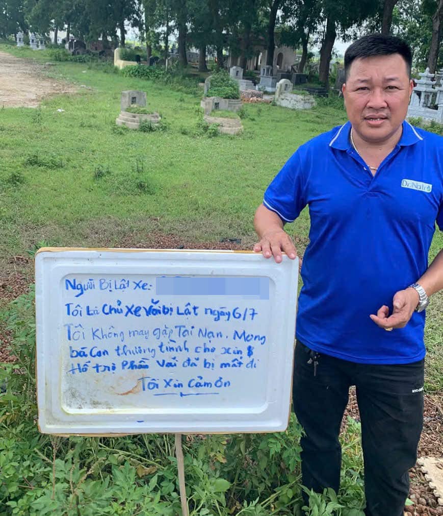 Vụ 'hôi' 4 tấn vải trên xe tải bị lật ở Hà Nội: Nhiều người hỏi thăm, chuyển tiền cho tài xế- Ảnh 2. Vụ 'hôi' 4 tấn vải trên xe tải bị lật ở Hà Nội: Nhiều người hỏi thăm, chuyển tiền cho tài xế- Ảnh 2.