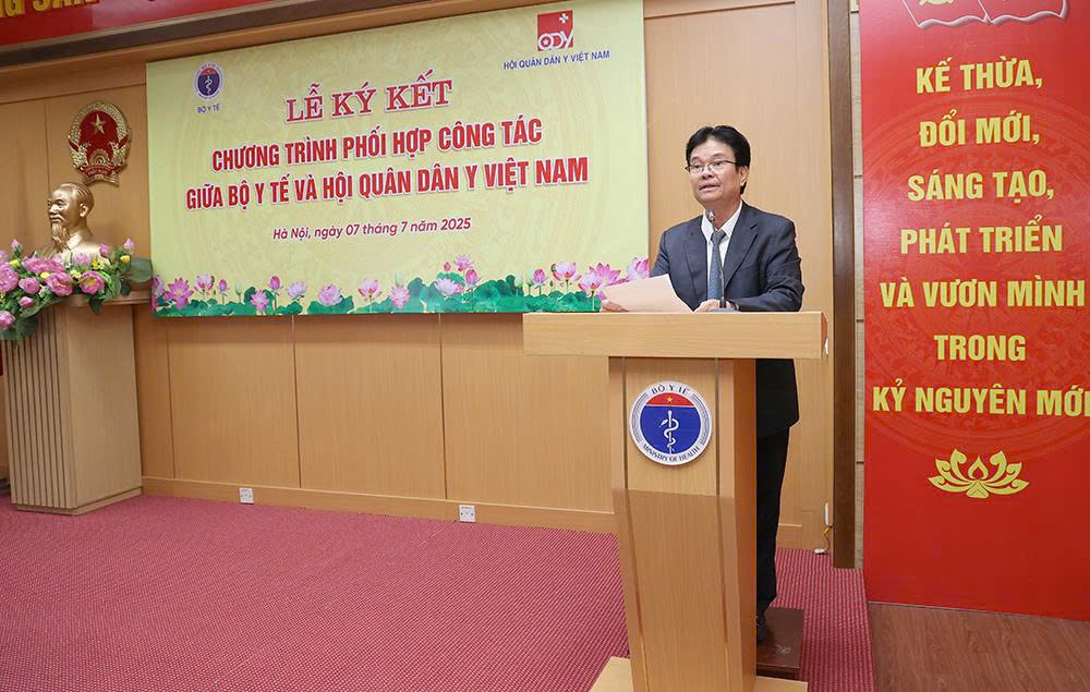 Bộ Y tế và Hội Quân Dân y Việt Nam tiếp tục tăng cường phối hợp chăm sóc sức khoẻ nhân dân- Ảnh 2. Bộ Y tế và Hội Quân Dân y Việt Nam tiếp tục tăng cường phối hợp chăm sóc sức khoẻ nhân dân- Ảnh 2.
