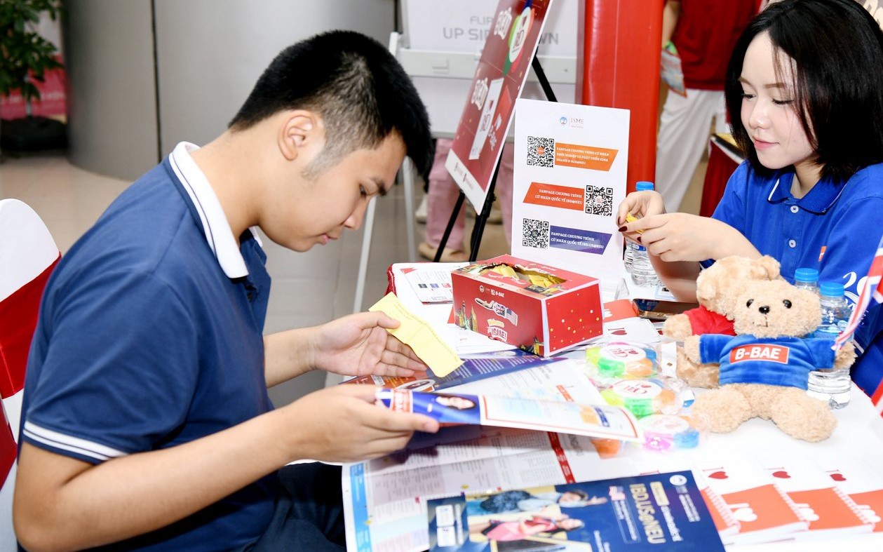 Hàng loạt đại học công bố điểm sàn xét tuyển 2025, thí sinh cần lưu ý gì?