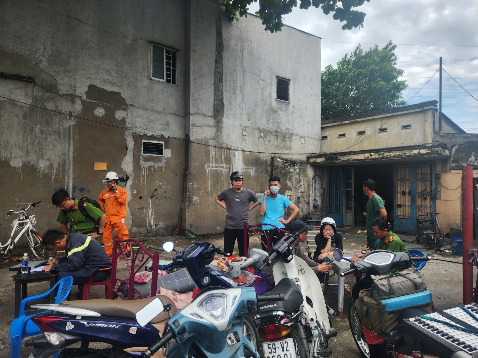TPHCM: Cháy lớn dãy phòng trọ trên đường Đỗ Mười- Ảnh 6. TPHCM: Cháy lớn dãy phòng trọ trên đường Đỗ Mười- Ảnh 6.