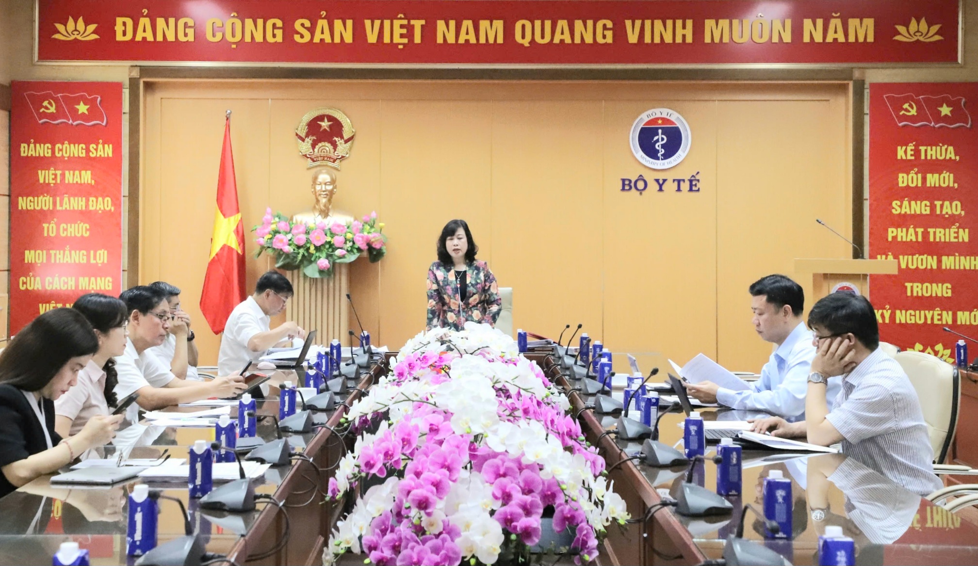 Thi đua yêu nước trong ngành y tế: Động lực phát triển và hoàn thiện hệ thống y tế- Ảnh 1. Thi đua yêu nước trong ngành y tế: Động lực phát triển và hoàn thiện hệ thống y tế- Ảnh 1.