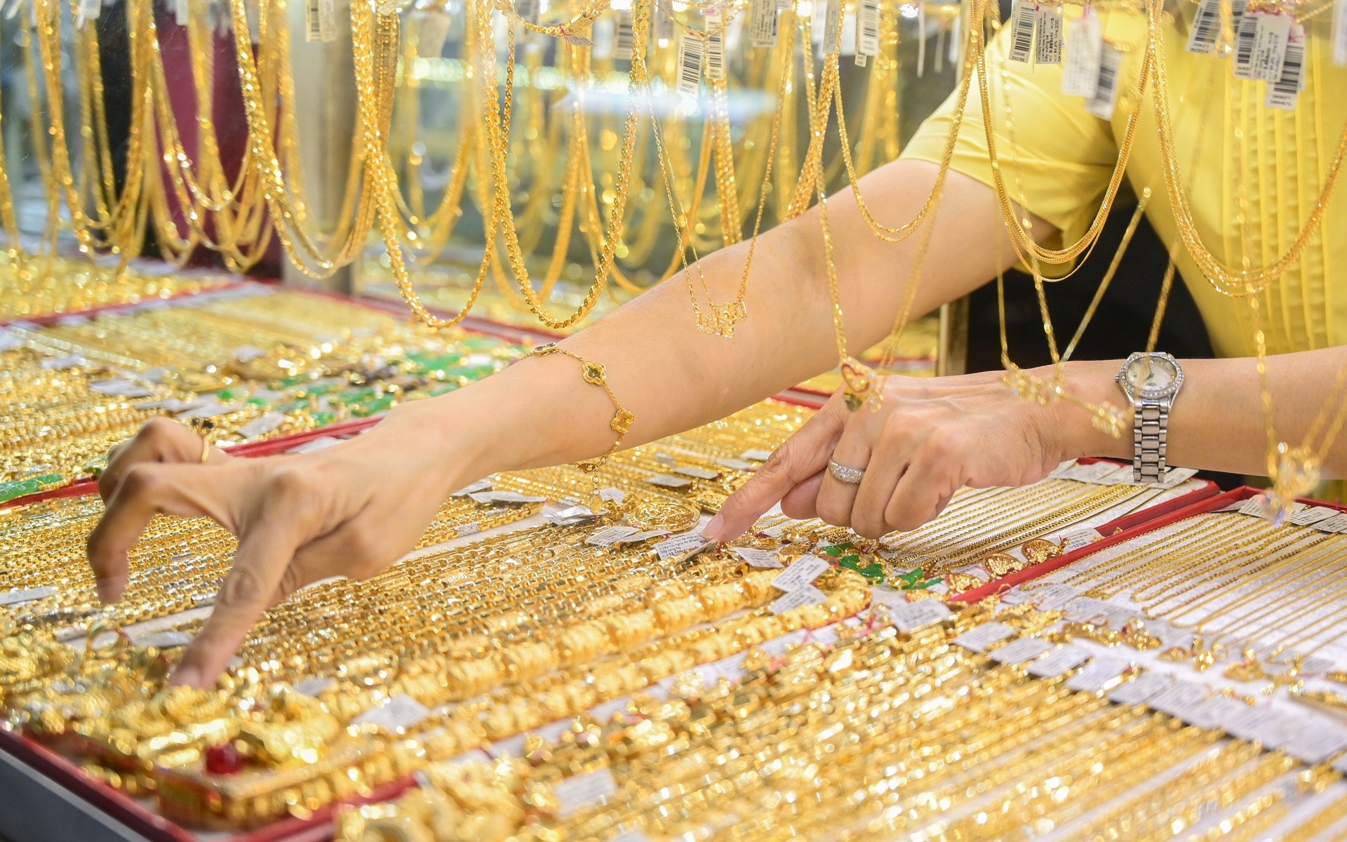 Giá vàng hôm nay ngày 9/7 lại quay đầu giảm mạnh
