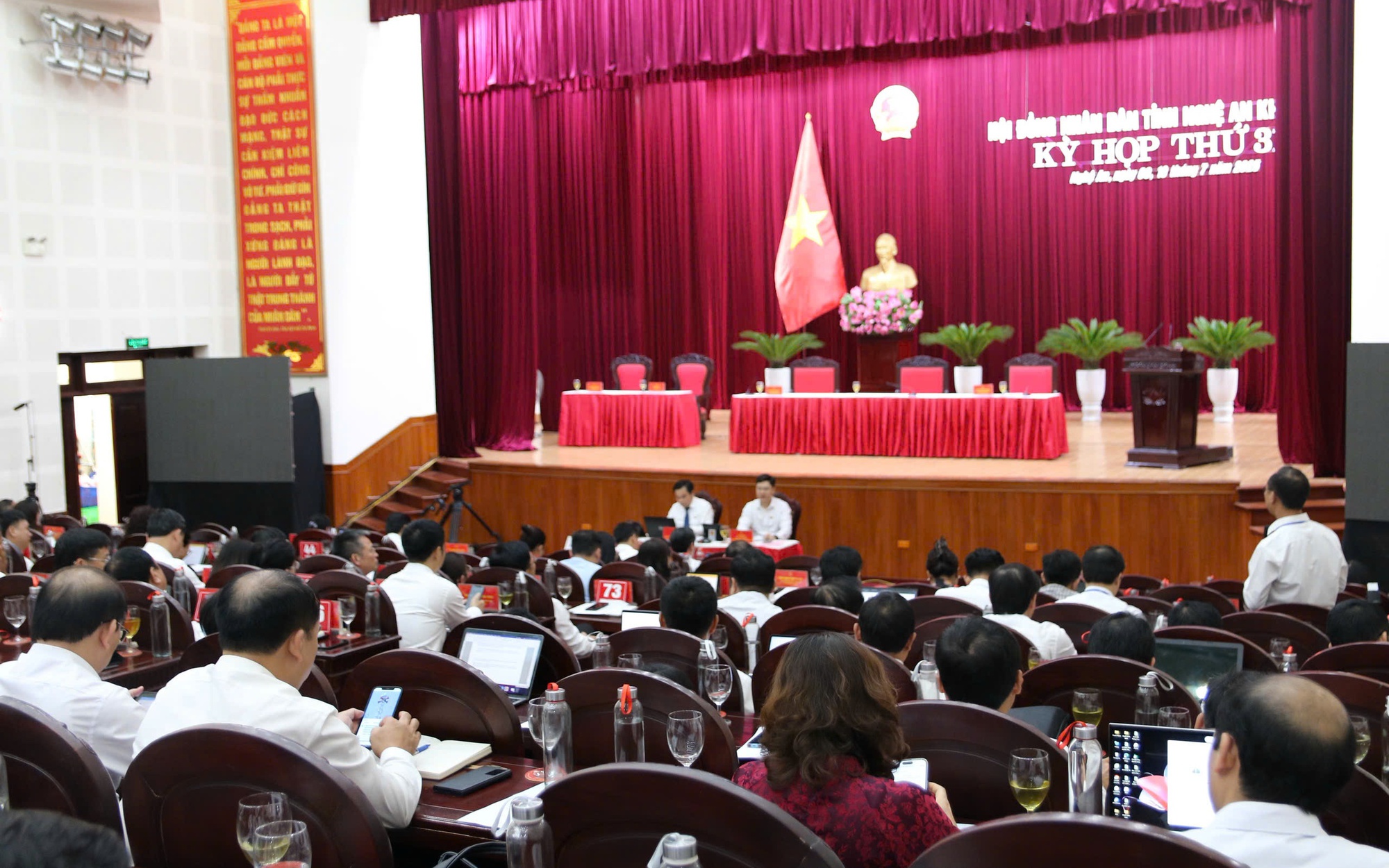 Tháo gỡ những khó khăn, vướng mắc khi vận hành bộ máy chính quyền cấp xã mới ở Nghệ An