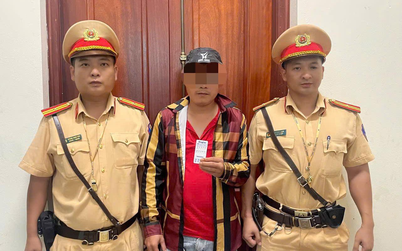 Phát hiện hai lái xe dương tính với ma túy