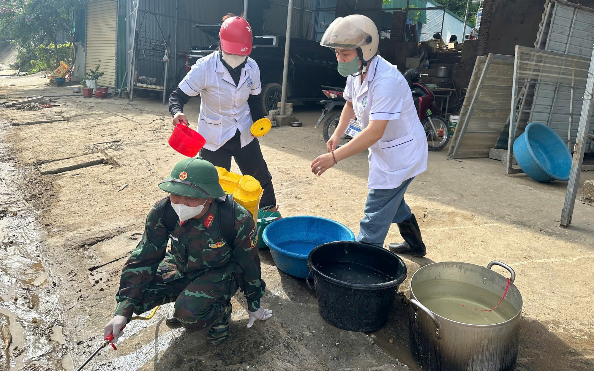 Nguy cơ dịch bệnh bùng phát sau mưa lũ, bác sĩ khuyến cáo cách phòng tránh