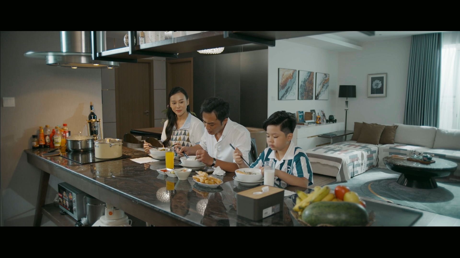 Phương Oanh: Chồng quan tâm tôi có đóng 'cảnh nóng' với Doãn Quốc Đam không?- Ảnh 3. Phương Oanh: Chồng quan tâm tôi có đóng 'cảnh nóng' với Doãn Quốc Đam không?- Ảnh 3.