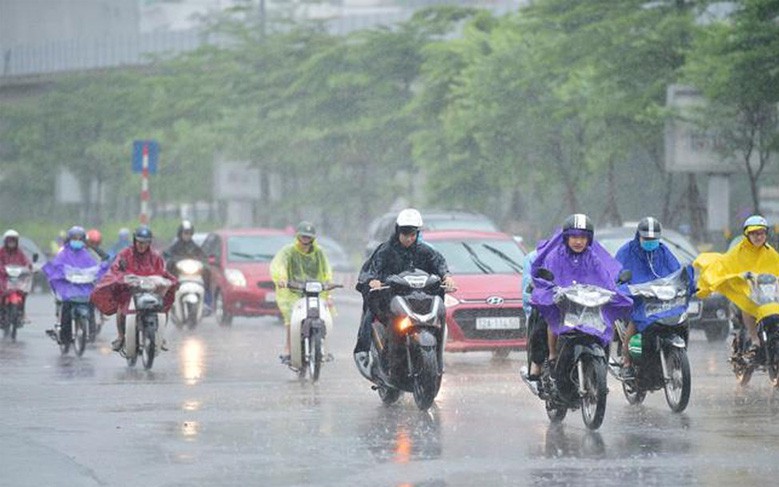 Miền Bắc duy trì mưa dông, miền Trung nắng nóng