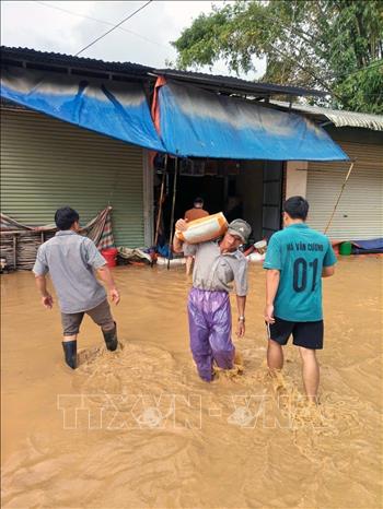 Sơn La: Công bố tình huống khẩn cấp thiên tai, thành lập Sở Chỉ huy phía trước ứng phó với bão lũ- Ảnh 3. Sơn La: Công bố tình huống khẩn cấp thiên tai, thành lập Sở Chỉ huy phía trước ứng phó với bão lũ- Ảnh 3.
