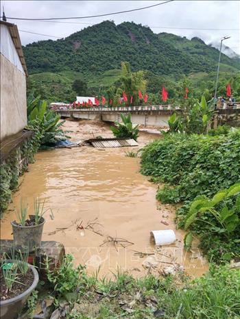 Sơn La: Công bố tình huống khẩn cấp thiên tai, thành lập Sở Chỉ huy phía trước ứng phó với bão lũ- Ảnh 2. Sơn La: Công bố tình huống khẩn cấp thiên tai, thành lập Sở Chỉ huy phía trước ứng phó với bão lũ- Ảnh 2.