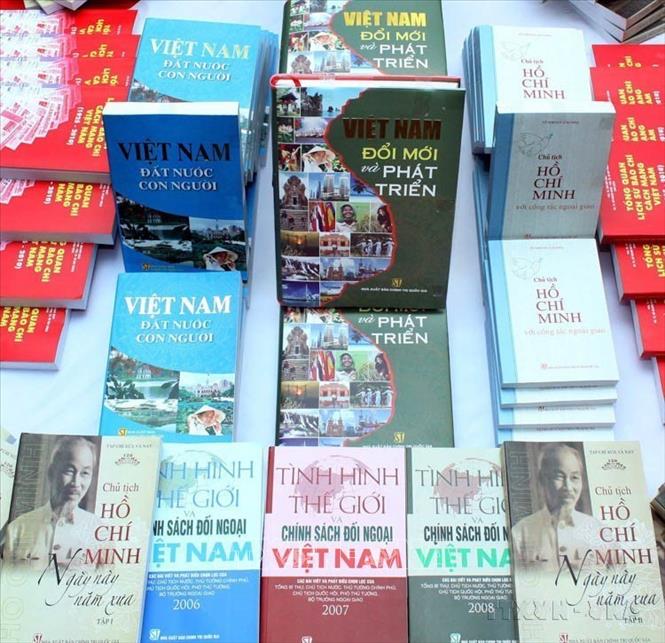 95 năm truyền thống ngành Tuyên giáo và Dân vận của Đảng: Phát huy vai trò 'đi trước mở đường'- Ảnh 7. 95 năm truyền thống ngành Tuyên giáo và Dân vận của Đảng: Phát huy vai trò 'đi trước mở đường'- Ảnh 7.