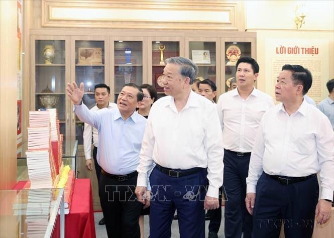 95 năm truyền thống ngành Tuyên giáo và Dân vận của Đảng: Phát huy vai trò 'đi trước mở đường'- Ảnh 1. 95 năm truyền thống ngành Tuyên giáo và Dân vận của Đảng: Phát huy vai trò 'đi trước mở đường'- Ảnh 1.