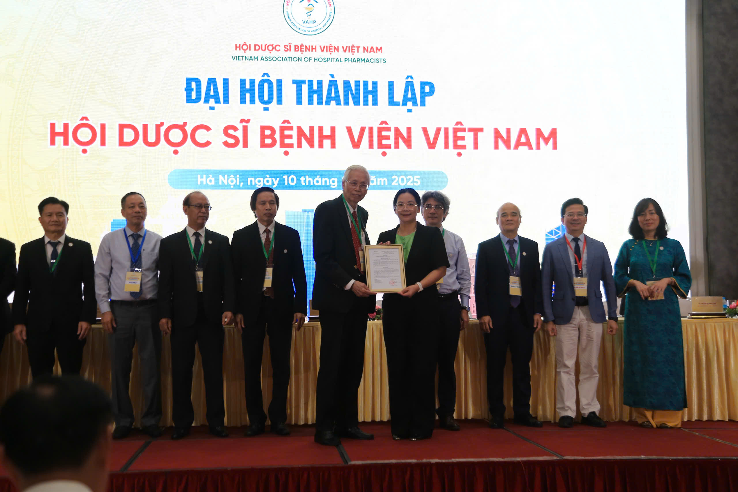 Hội Dược sĩ Bệnh viện Việt Nam cần tích cực tham gia xây dựng, phản biện chính sách pháp luật lĩnh vực dược- Ảnh 2. Hội Dược sĩ Bệnh viện Việt Nam cần tích cực tham gia xây dựng, phản biện chính sách pháp luật lĩnh vực dược- Ảnh 2.