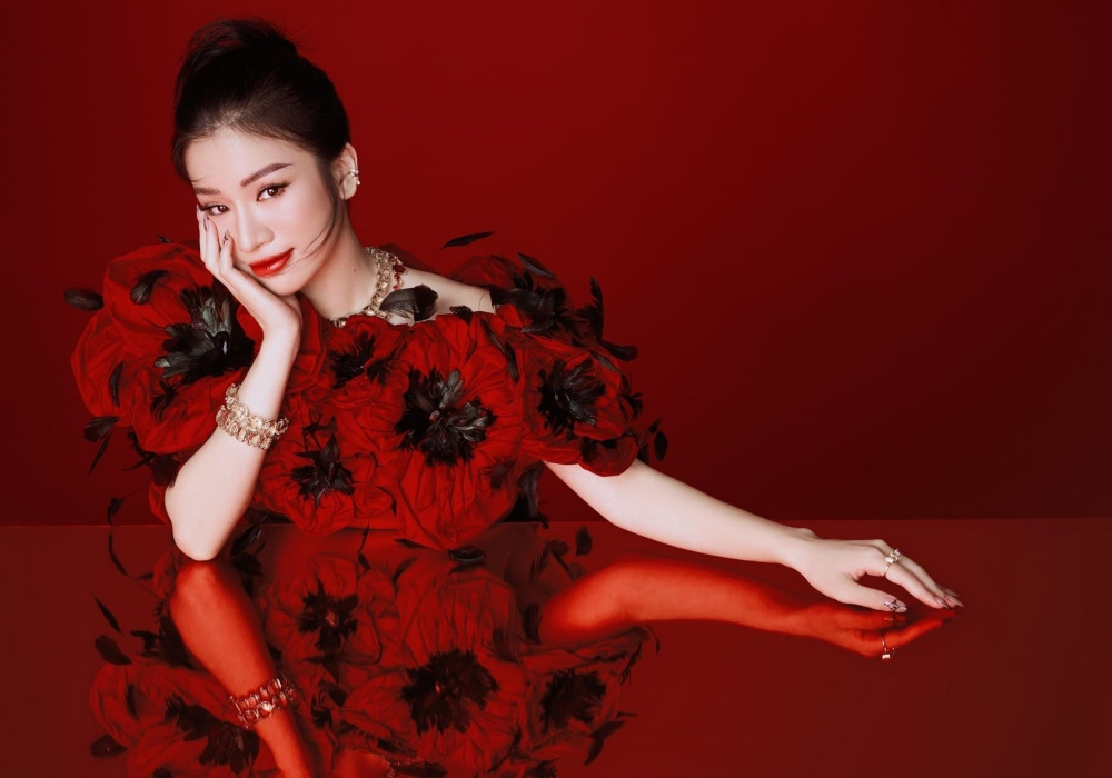 'Em xinh' Lâm Bảo Ngọc từng bỏ âm nhạc vì trầm cảm, bí quyết gì khiến cô trở lại mạnh mẽ như hiện nay?- Ảnh 1. 'Em xinh' Lâm Bảo Ngọc từng bỏ âm nhạc vì trầm cảm, bí quyết gì khiến cô trở lại mạnh mẽ như hiện nay?- Ảnh 1.