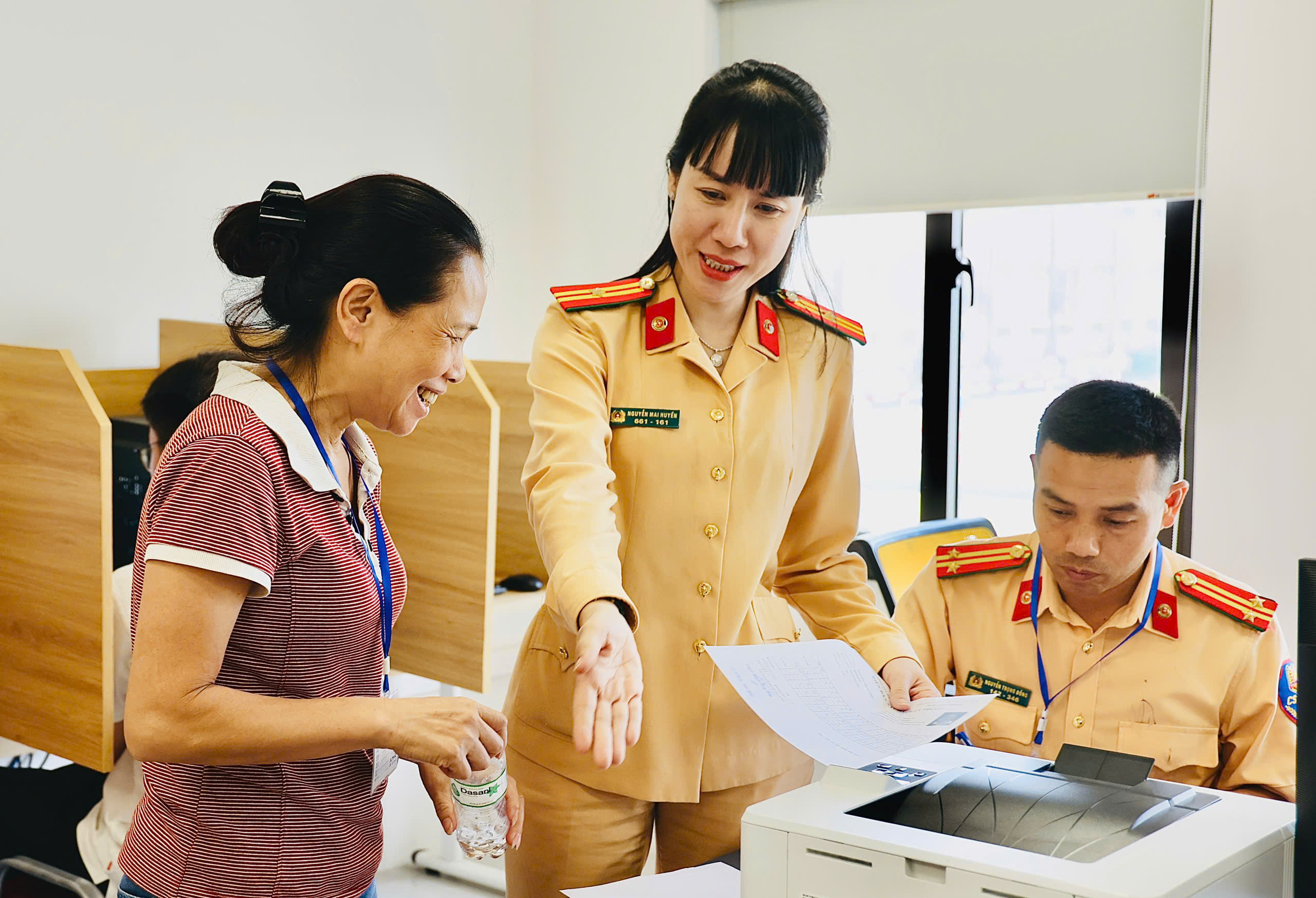 Hà Nội: Thi sát hạch lái xe được chọn phần thi trước, nhận số GPLX sau 2 giờ- Ảnh 2.