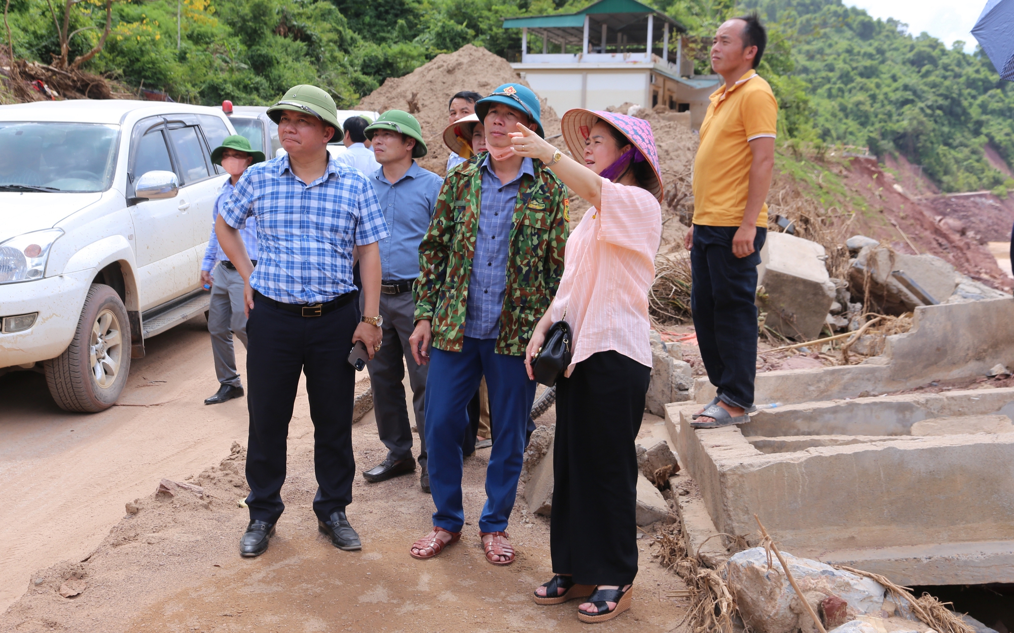 Quyết liệt khôi phục y tế vùng tâm lũ Nghệ An, đặt sức khỏe người dân lên trên hết