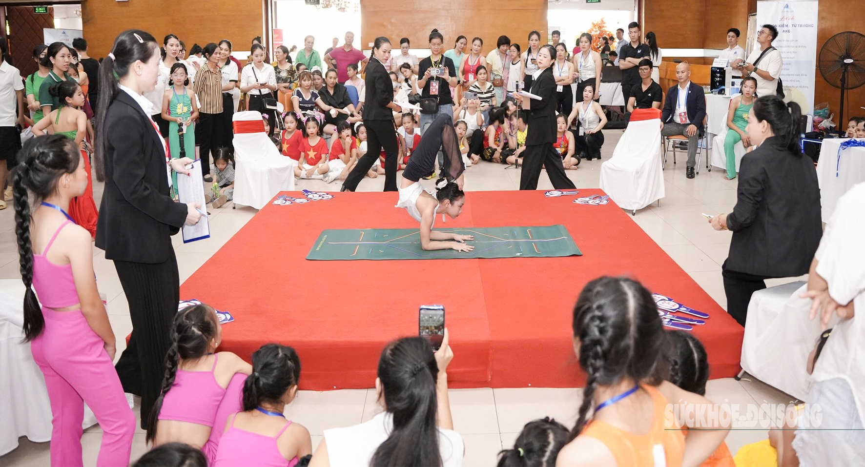Khi Yoga trở thành món quà cho sức khỏe cộng đồng- Ảnh 1.