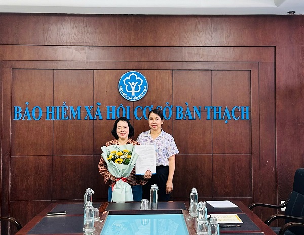 Niềm vui nhận lương hưu sau khi đóng 15 năm BHXH tự nguyện- Ảnh 1.