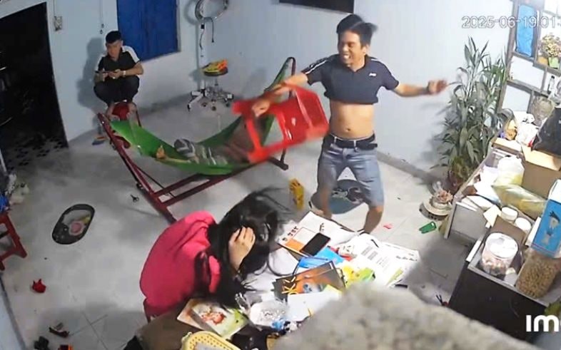Công an thông tin vụ anh trai dùng ghế đánh tới tấp vào đầu em gái