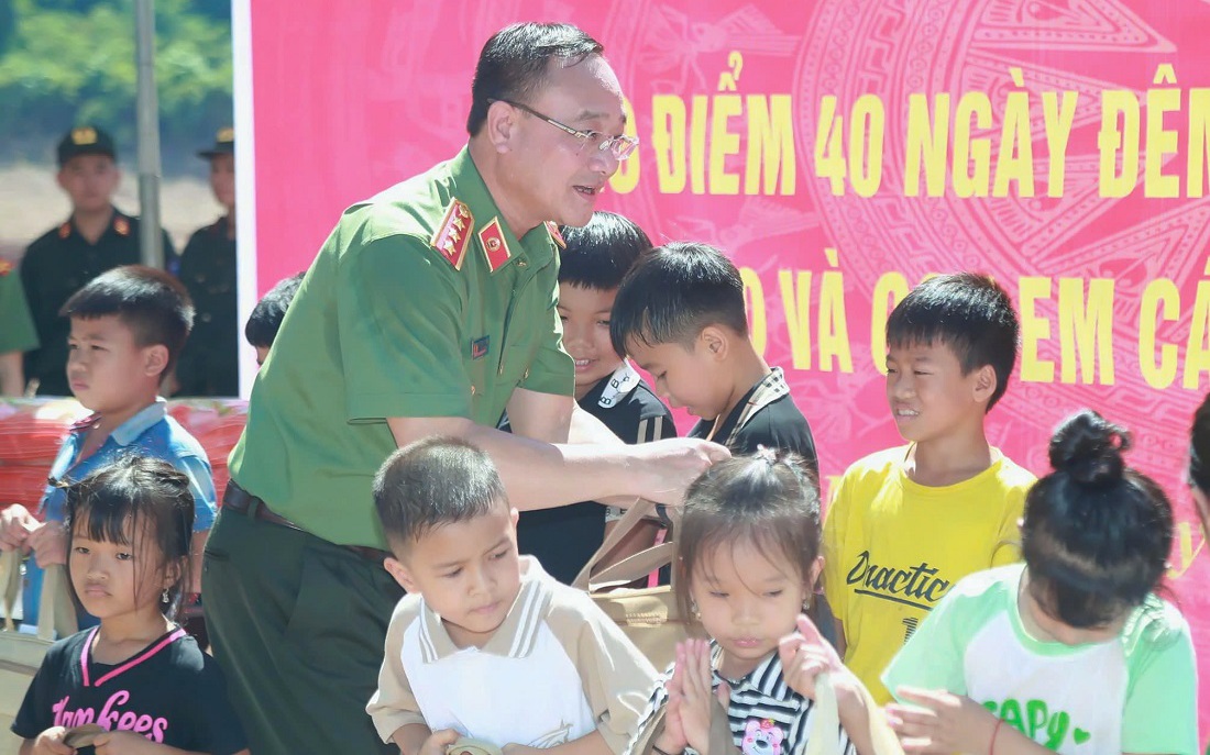 Sau lũ dữ cuốn trôi bản làng, công an dựng lại mái ấm cho dân
- Ảnh 7.