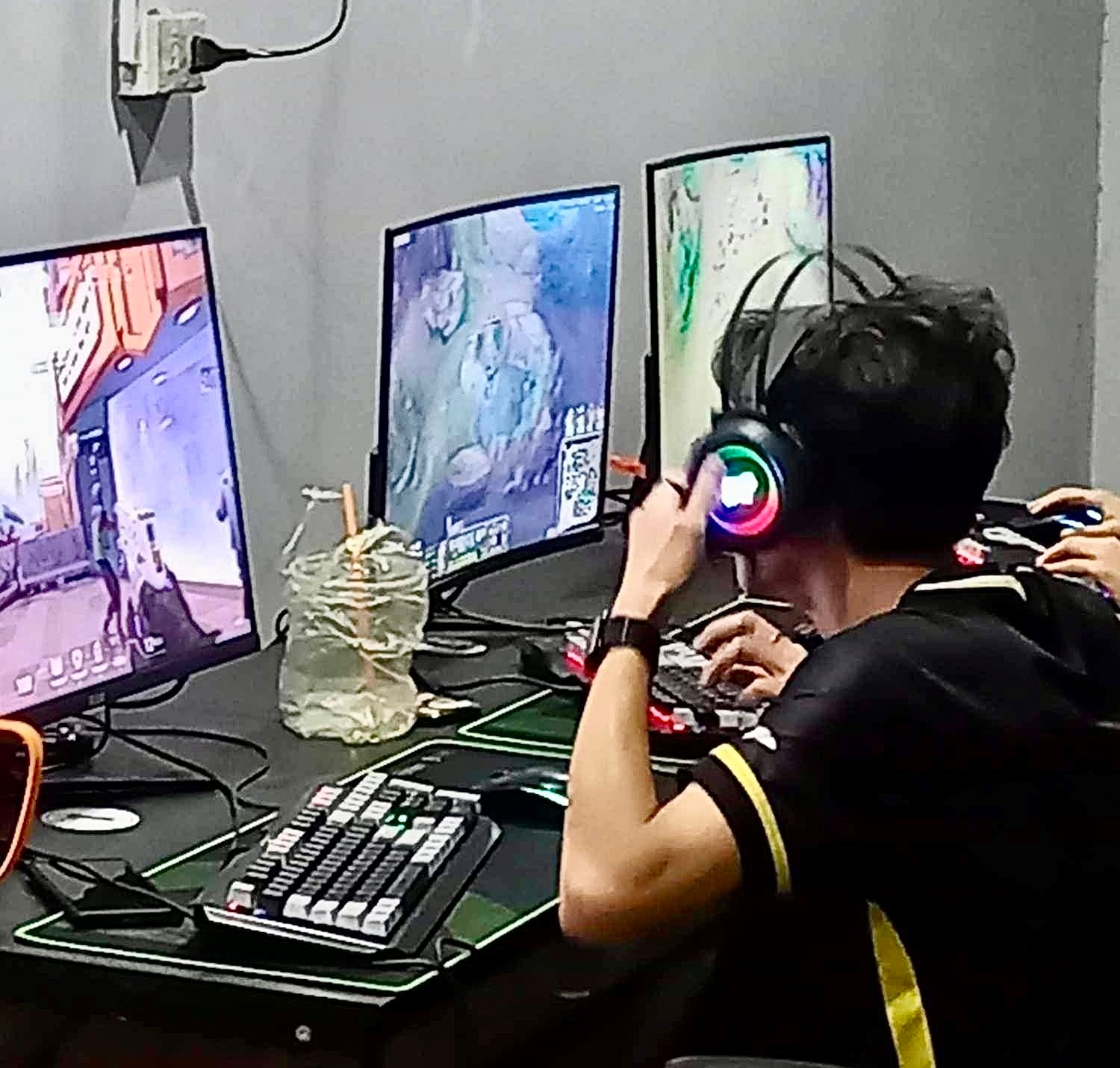 Nghiện game, nam sinh bỏ ăn, ngủ, tránh giao tiếp và rơi vào trạng thái tâm lý bất ổn kéo dài- Ảnh 4. Nghiện game, nam sinh bỏ ăn, ngủ, tránh giao tiếp và rơi vào trạng thái tâm lý bất ổn kéo dài- Ảnh 4.