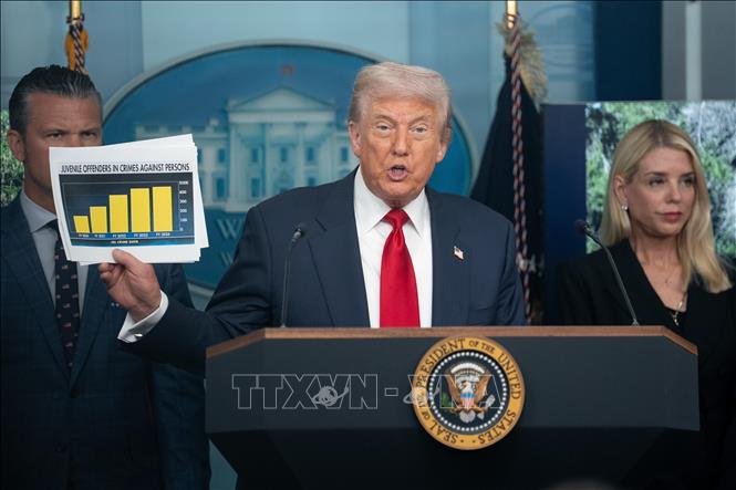 Mỹ: Tổng thống D. Trump ban bố tình trạng khẩn cấp tại thủ đô Washington, điều động Vệ binh Quốc gia- Ảnh 1. Mỹ: Tổng thống D. Trump ban bố tình trạng khẩn cấp tại thủ đô Washington, điều động Vệ binh Quốc gia- Ảnh 1.