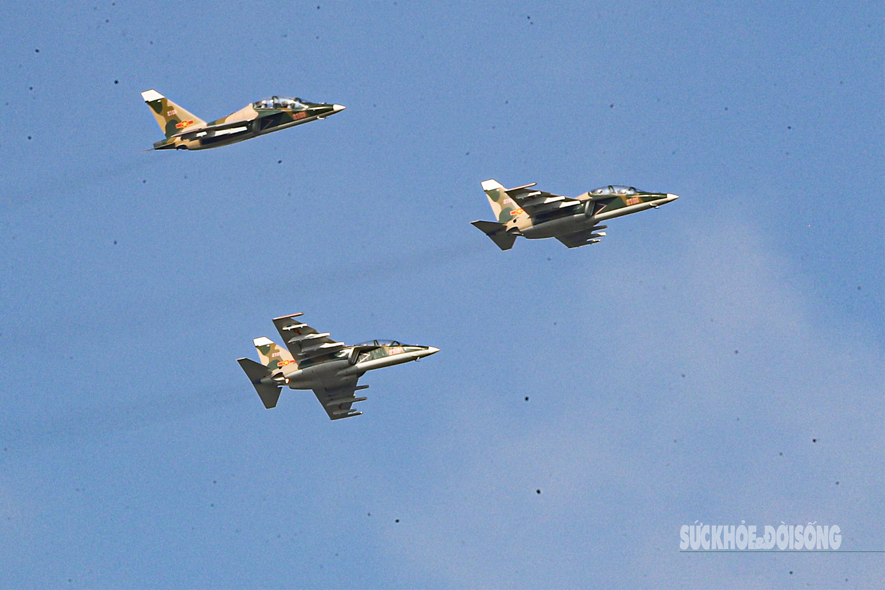 Máy bay trinh sát Yak-130 ‘xé mây’, tạo khoảnh khắc ngoạn mục- Ảnh 10. Máy bay trinh sát Yak-130 ‘xé mây’, tạo khoảnh khắc ngoạn mục- Ảnh 10.