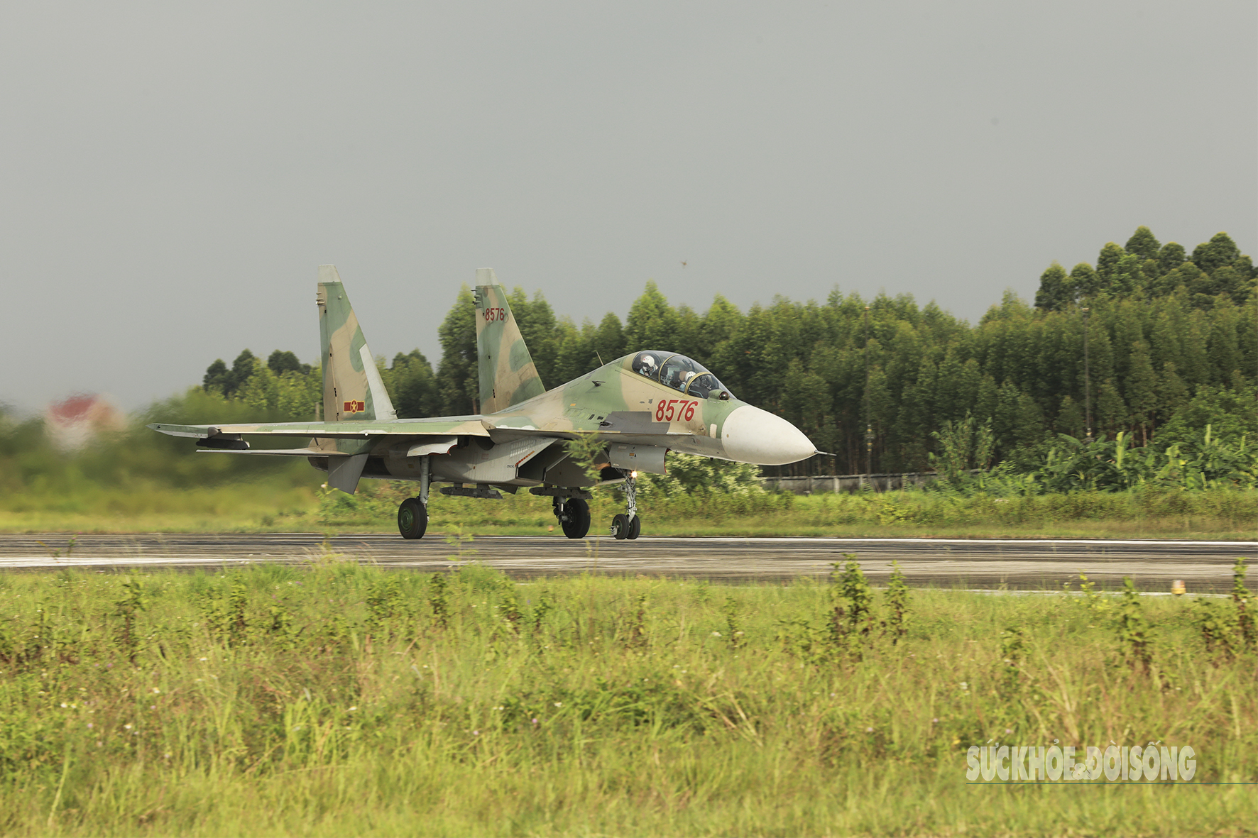 Máy bay trinh sát Yak-130 ‘xé mây’, tạo khoảnh khắc ngoạn mục- Ảnh 4. Máy bay trinh sát Yak-130 ‘xé mây’, tạo khoảnh khắc ngoạn mục- Ảnh 4.