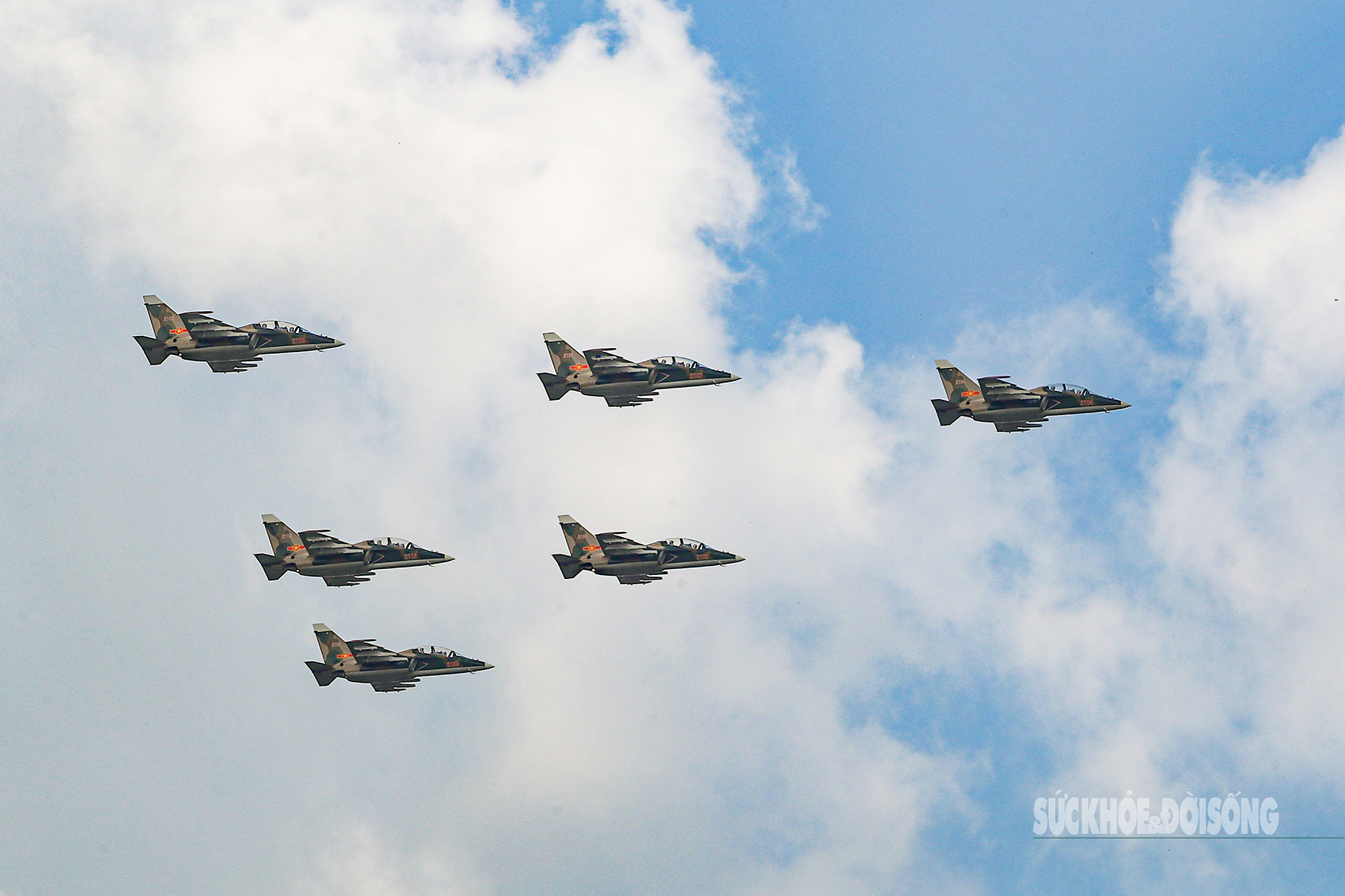 Máy bay trinh sát Yak-130 ‘xé mây’, tạo khoảnh khắc ngoạn mục- Ảnh 3. Máy bay trinh sát Yak-130 ‘xé mây’, tạo khoảnh khắc ngoạn mục- Ảnh 3.