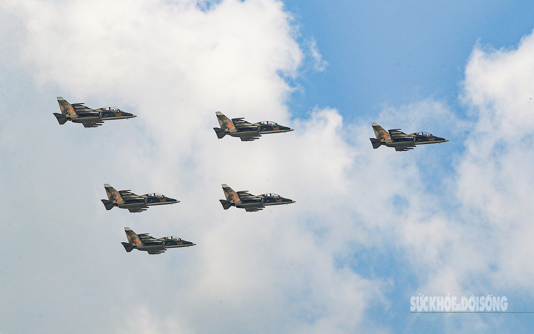 Máy bay trinh sát Yak-130 ‘xé mây’, tạo khoảnh khắc ngoạn mục