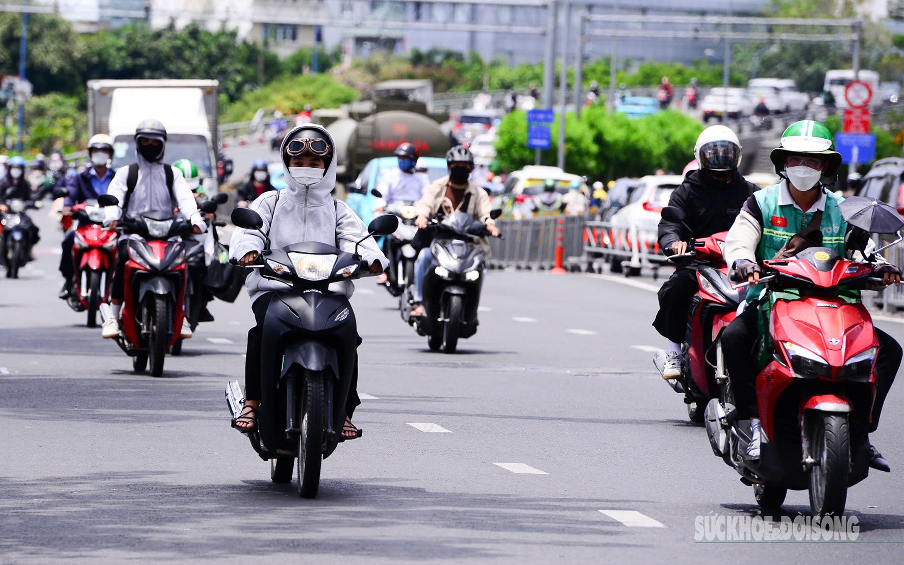 Miền Bắc oi nóng đỉnh điểm trước khi đón mưa dông