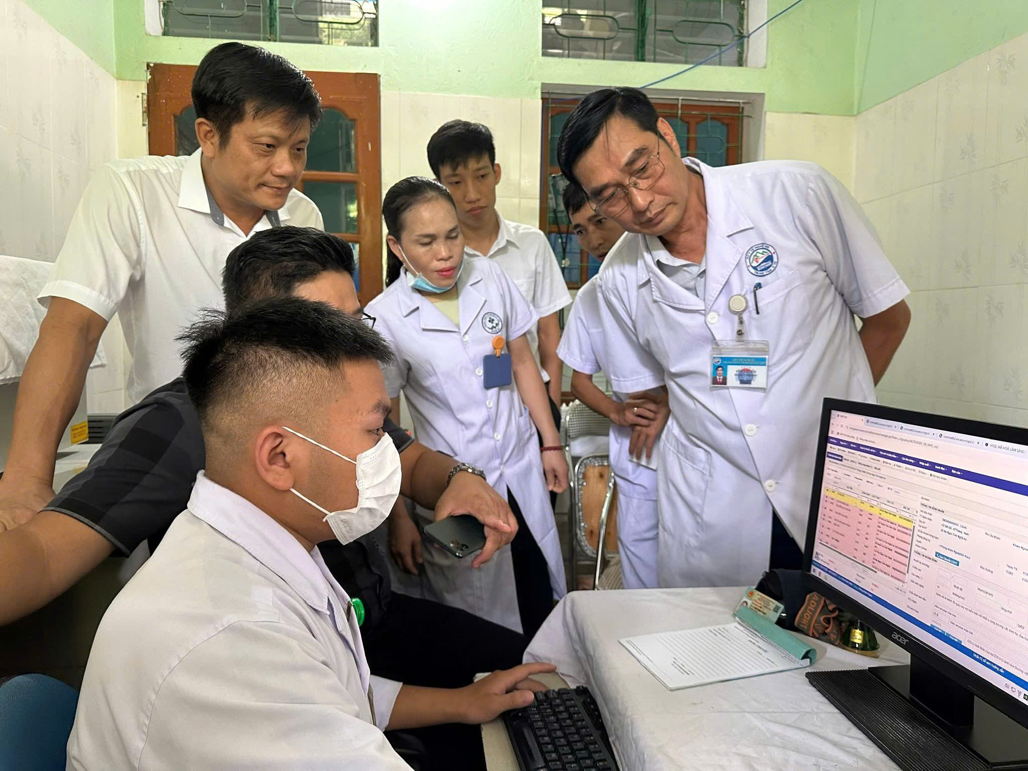 Nghệ An tăng tốc triển khai hồ sơ bệnh án điện tử- Ảnh 2. Nghệ An tăng tốc triển khai hồ sơ bệnh án điện tử- Ảnh 2.