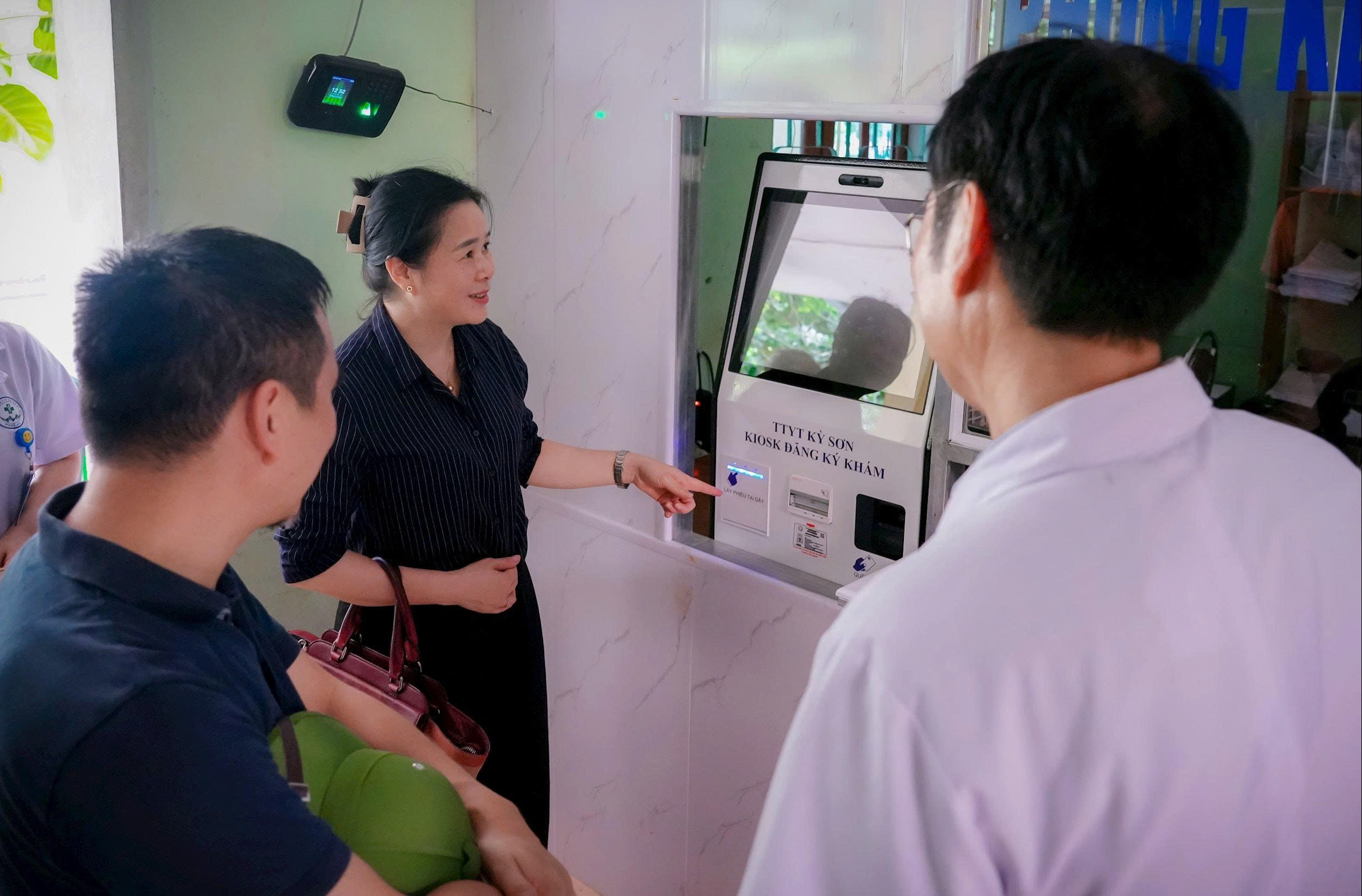 Nghệ An tăng tốc triển khai hồ sơ bệnh án điện tử- Ảnh 3. Nghệ An tăng tốc triển khai hồ sơ bệnh án điện tử- Ảnh 3.