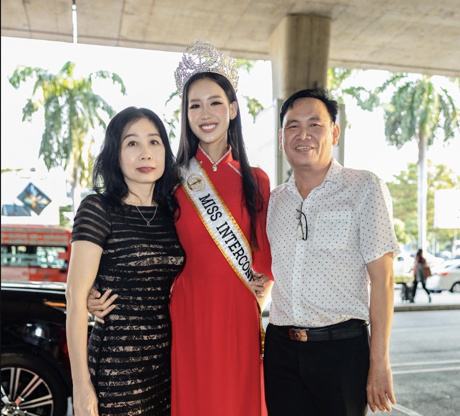 Gia thế nàng hậu quê Cần Thơ thi Miss World: Bố là đại tá, mẹ bác sĩ- Ảnh 4.
