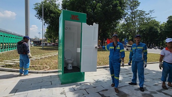 Hà Nội gấp rút lắp đặt 612 nhà vệ sinh lưu động phục vụ dịp Quốc khánh 2/9- Ảnh 5. Hà Nội gấp rút lắp đặt 612 nhà vệ sinh lưu động phục vụ dịp Quốc khánh 2/9- Ảnh 5.