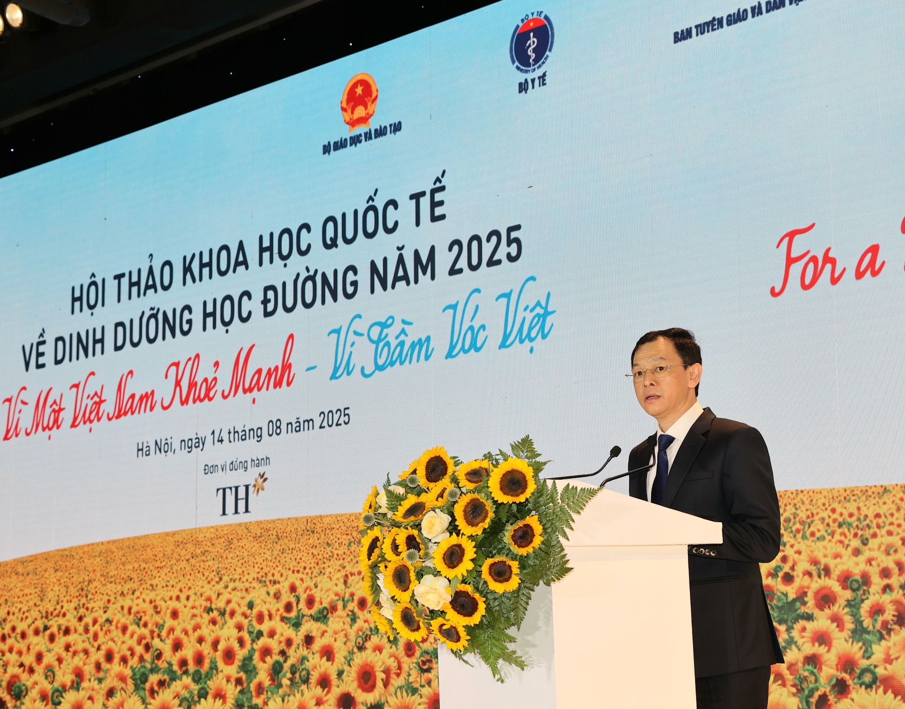 Thứ trưởng Bộ Y tế: Lứa tuổi học đường là 'giai đoạn vàng cuối cùng' để can thiệp toàn diện về dinh dưỡng- Ảnh 2.