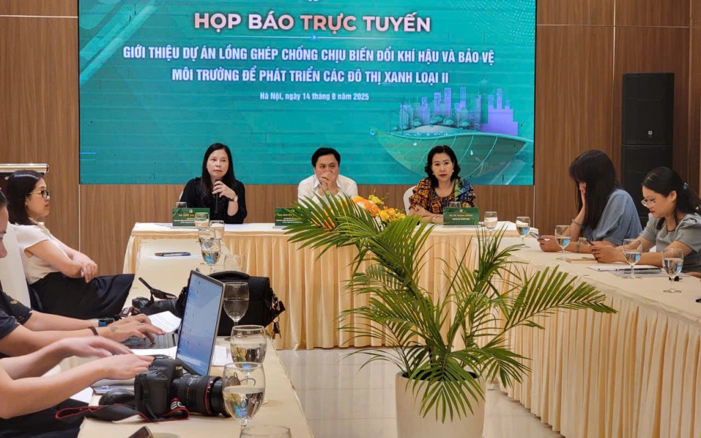 Thứ trưởng Bộ Y tế: Đẩy mạnh ứng dụng trí tuệ nhân tạo trong giám sát, phân tích, dự phòng dịch bệnh
- Ảnh 9.