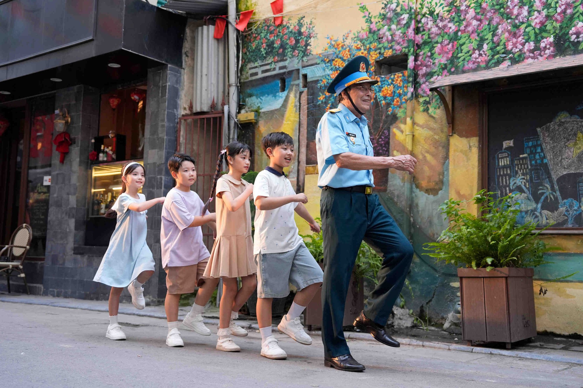 Nghe Tùng Dương hát live sáng tác mới của nhạc sĩ Nguyễn Văn Chung- Ảnh 2.