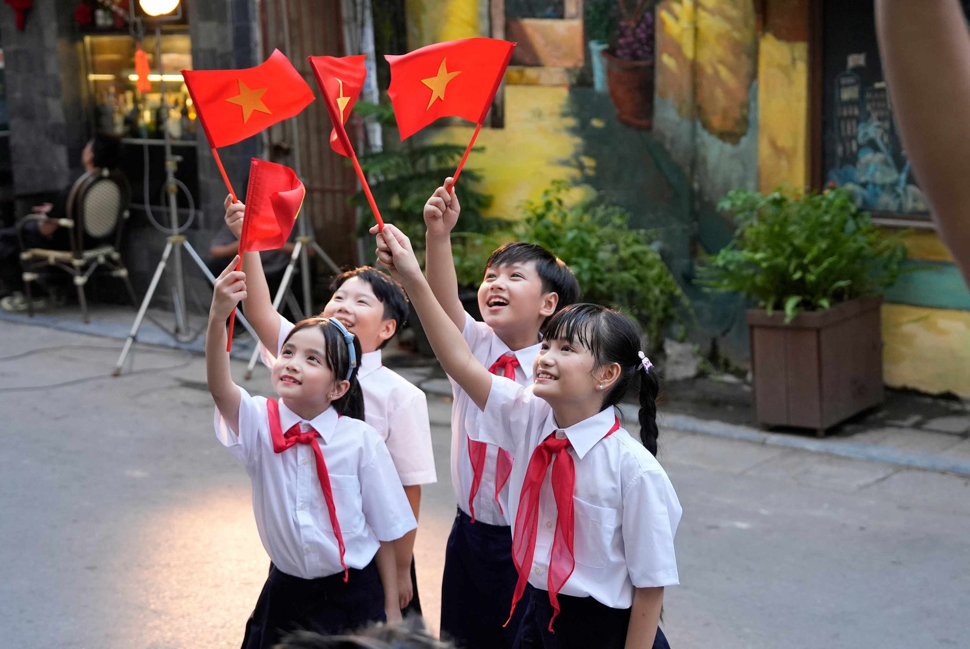 Nghe Tùng Dương hát live sáng tác mới của nhạc sĩ Nguyễn Văn Chung- Ảnh 3.