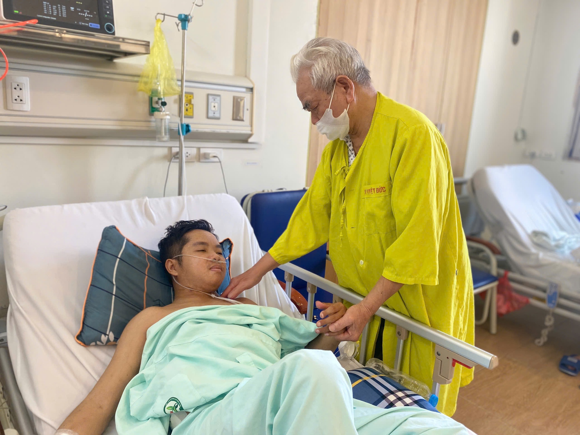 Xót thương hoàn cảnh chàng trai 28 tuổi chiến đấu với bệnh tật sau ca ghép thận khẩn cấp- Ảnh 2.