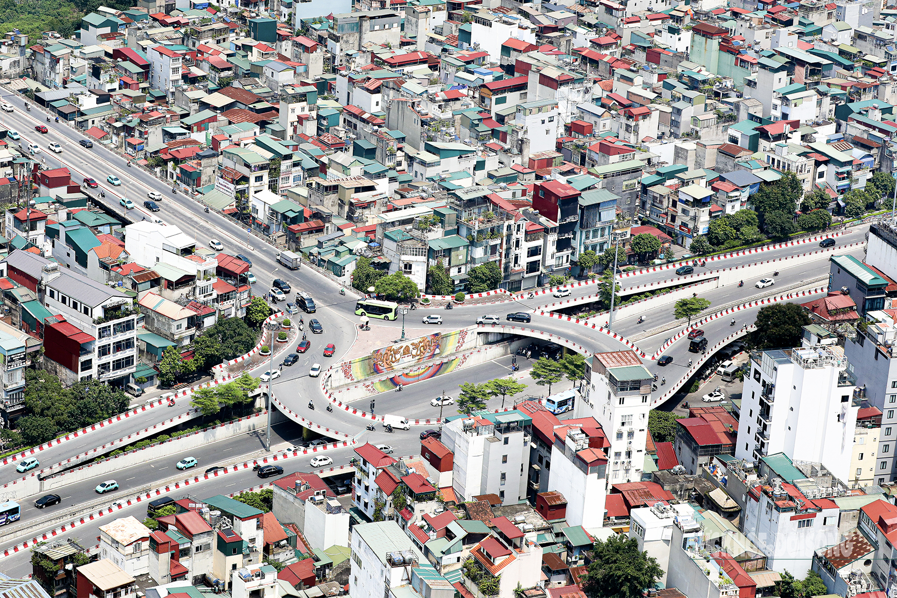 Trung tâm Hà Nội nhìn từ trực thăng quân sự- Ảnh 11.